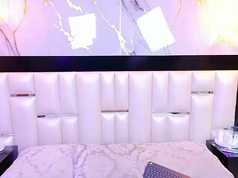 KylieWhitee online show from February 10, 6:16 am