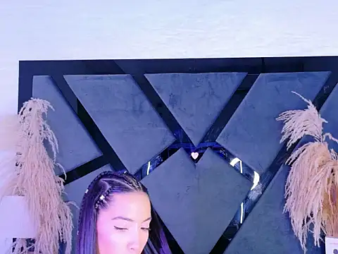 KylieWhitee online show from March 18, 1:49 pm