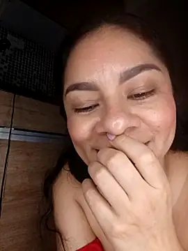 luna pinky online show from March 30, 7:13 pm