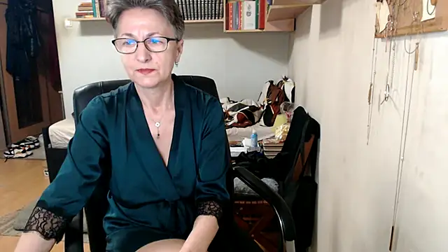 katemodel online show from October 7, 7:57 am