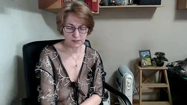 katemodel online show from March 25, 8:17 am