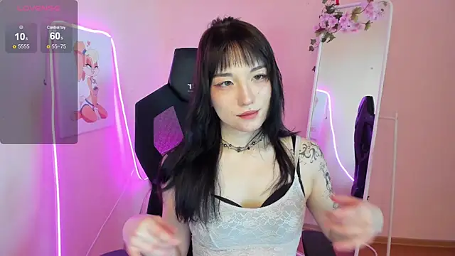 AliceeinWonderlanddd online show from June 9, 2:44 am
