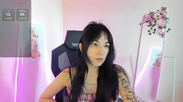 AliceeinWonderlanddd online show from July 27, 2:52 am
