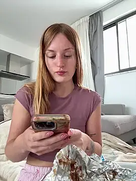 madlynn online show from February 22, 11:22 am