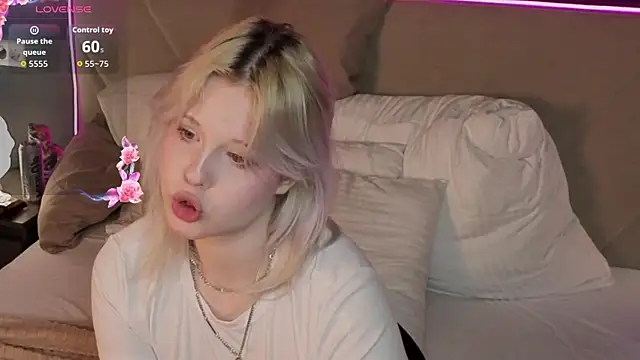 MollySoftGlow online show from April 16, 7:41 am