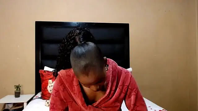 AppleAsss online show from March 8, 8:02 pm