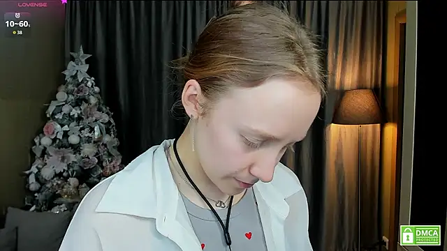 Cutie Ellis online show from March 22, 5:30 pm