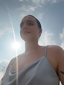 MiaTee online show from April 4, 1:59 am