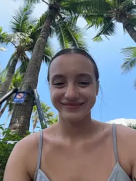 MiaTee online show from April 10, 6:30 am