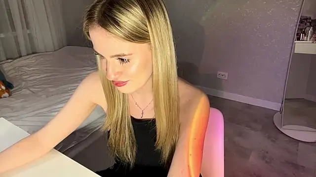 Between Eeys online show from February 9, 3:47 pm