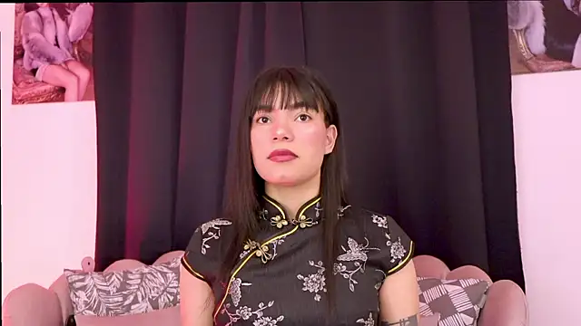 dakotacollins  online show from April 13, 3:19 am