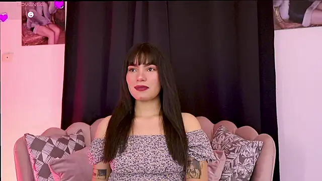 dakotacollins  online show from February 8, 8:34 pm