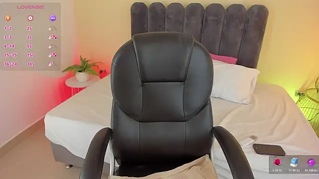 aura vega online show from June 20, 7:50 pm