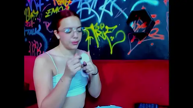 Miss Dior2 online show from March 26, 1:35 pm