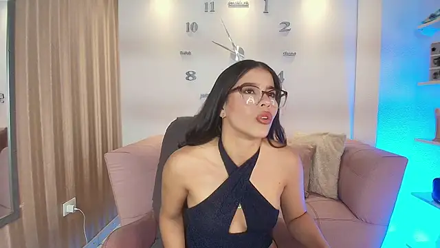 Luna Millers online show from March 28, 4:34 am