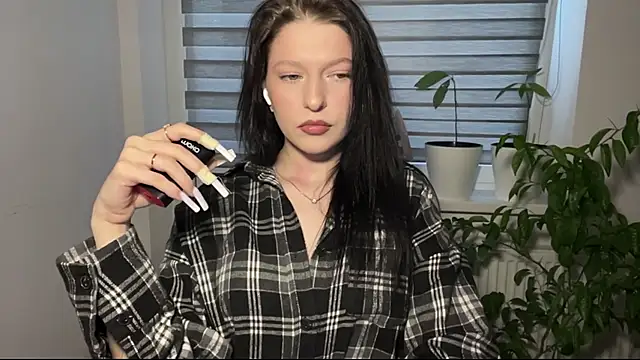 Sarahsolara online show from March 2, 3:19 pm