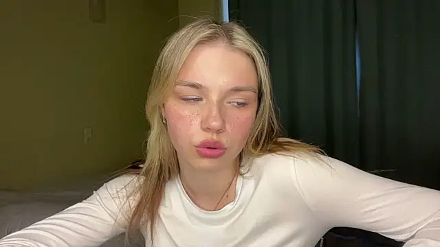 EarthaStinett online show from April 17, 11:34 am