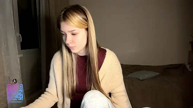 Kimi Luckman online show from February 12, 3:58 pm