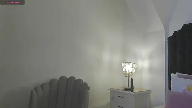 victoria martinez  online show from February 24, 11:20 am