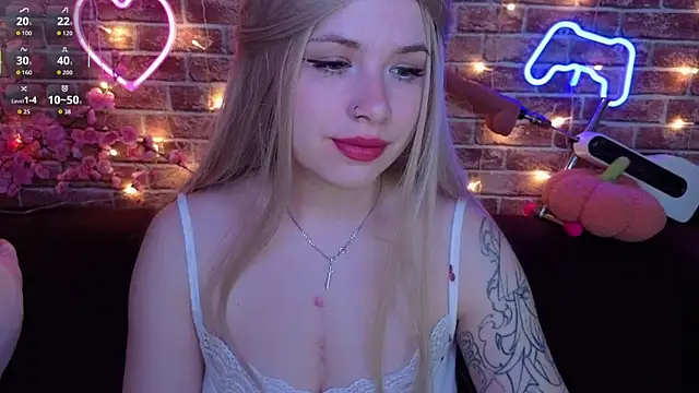 AnnaQuiin online show from March 19, 1:32 am