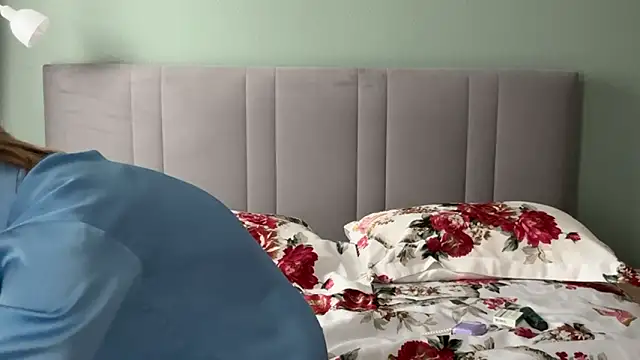 MollyLusty online show from March 7, 8:32 am