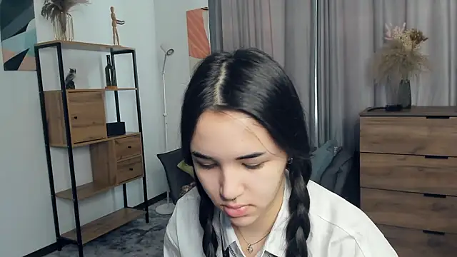 AvantgardAlone online show from February 11, 10:28 am