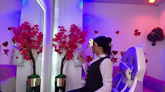 Maddie T18 online show from February 12, 11:45 am