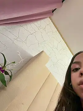 BambiRoses online show from June 1, 4:14 am