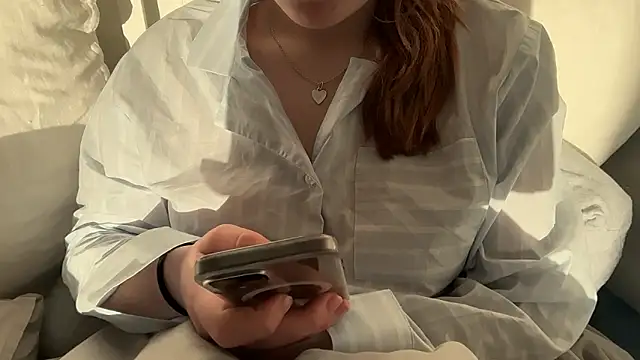 Lucyschickt online show from April 1, 6:03 am