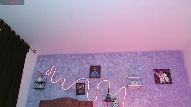 Everlin  Hot  online show from April 14, 8:14 am