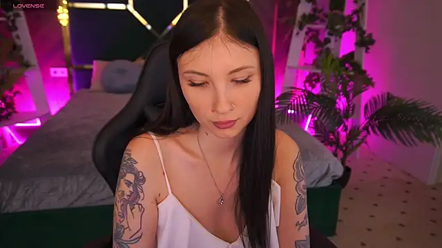 LunaaMay online show from March 3, 2:12 pm