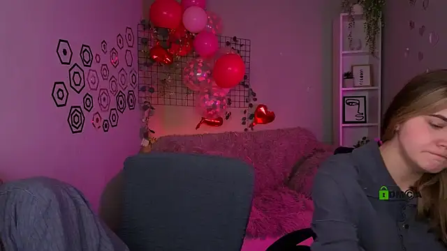 laurenmurrr online show from February 28, 11:20 am