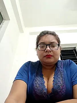 Elie Hallway online show from April 26, 7:22 pm