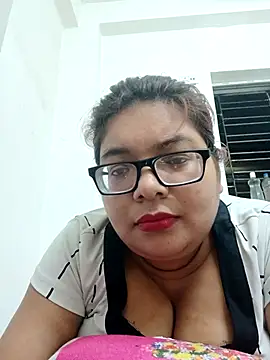 Elie Hallway online show from April 27, 7:33 pm