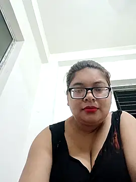 Elie Hallway online show from April 24, 7:05 pm