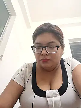 Elie Hallway online show from April 28, 6:23 pm