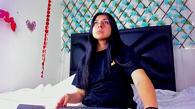 EmmaWilliamss4 online show from February 22, 6:31 pm