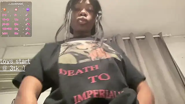 bloggirllaurel online show from March 19, 2:16 am