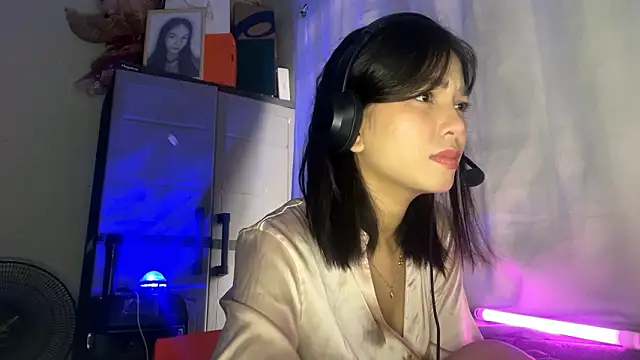 ConstancePorrini online show from February 12, 7:54 am