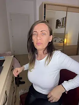 DivineAmely online show from April 2, 8:50 pm