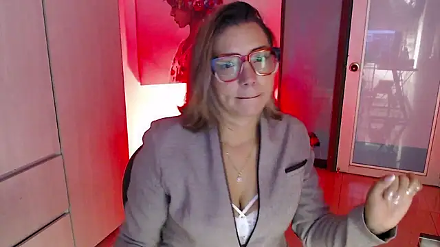 milfsecret69 online show from April 16, 11:43 am