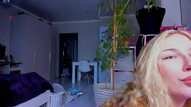 Marcellis Charm online show from March 23, 2:01 pm