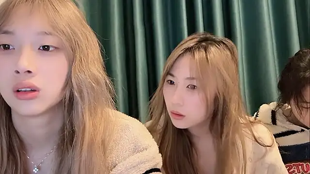 SM 0002 online show from February 1, 4:17 pm