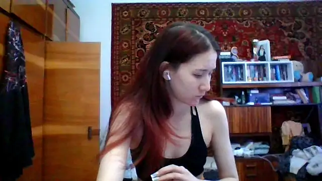 NickiKisinger online show from April 12, 7:55 am