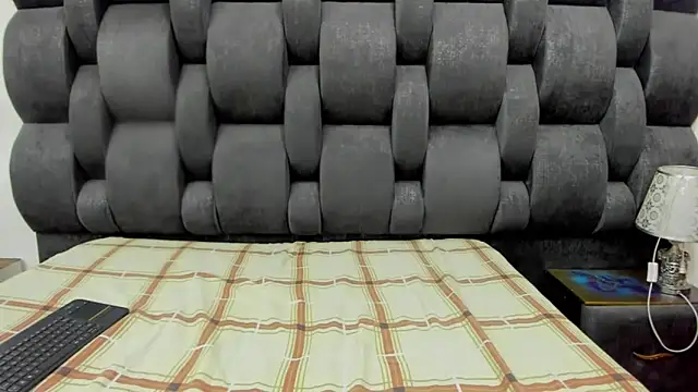 vlisper online show from February 15, 12:15 pm