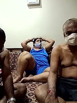 HoneyHush online show from April 5, 5:01 pm