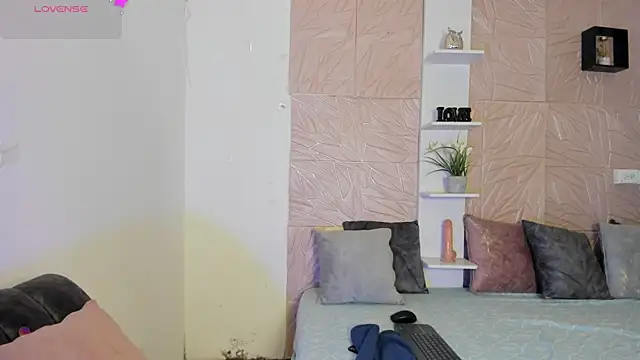 RebecaBlack  online show from April 10, 7:20 pm