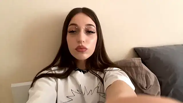 CutieWorm online show from February 1, 11:20 am