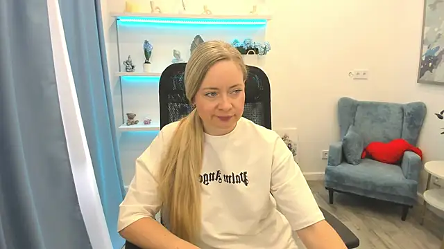 CharlotteKerti online show from June 17, 11:44 am