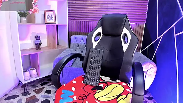 shaden  online show from February 21, 10:10 pm